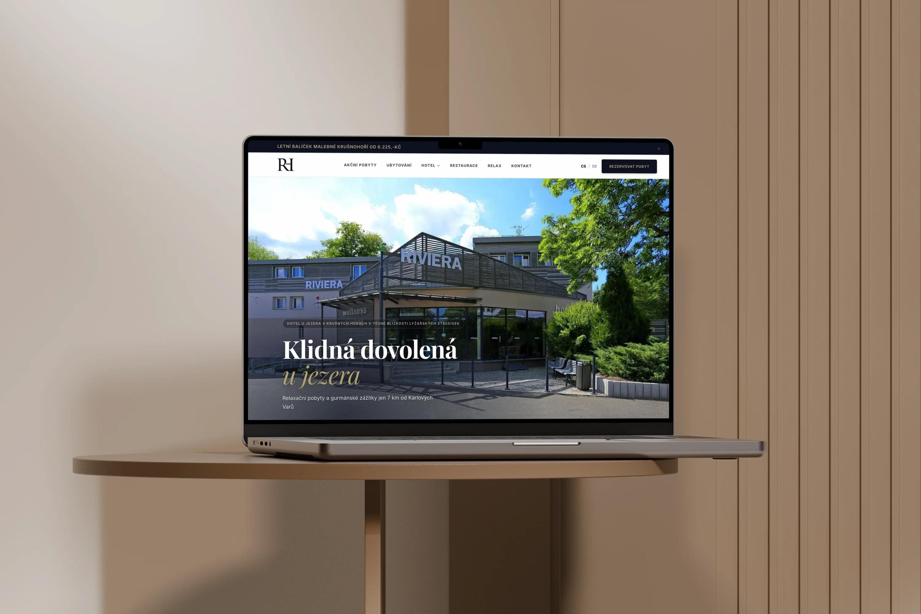 Riviera Hotel & Spa – Nový web rodinného hotelu u jezera s poptávkou pobytu ve dvou jazycích